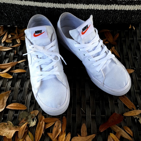 Woman's ll white nikes - Picture 3 of 10